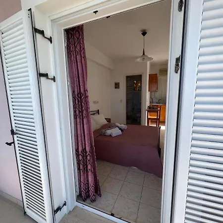 Alexandra's Sunset View Apartment *